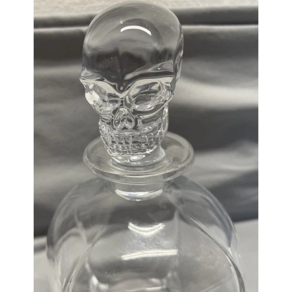 Skull Whiskey Decanter 24 oz Glass Barware w/ Stopper Heavy Halloween Gift Decor